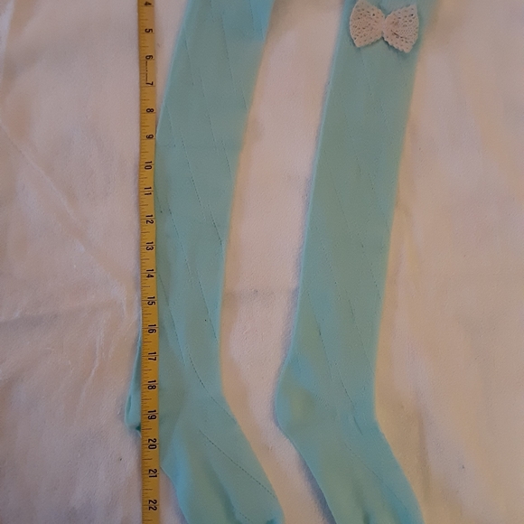 HP! Thigh-High Crochet-Bow Socks - Picture 2 of 3